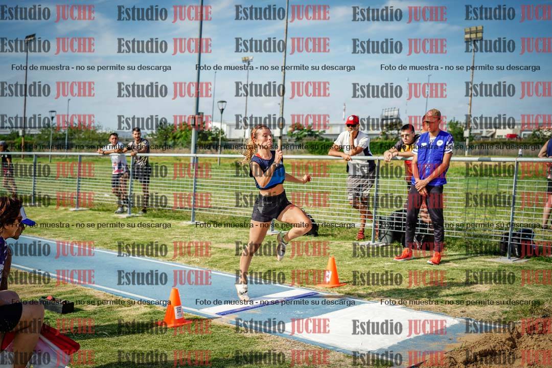 Fotos del salto en largo de mujeres