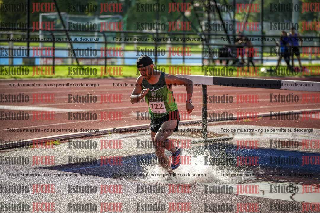 Fotos de los 3000 m con obstáculos de varones