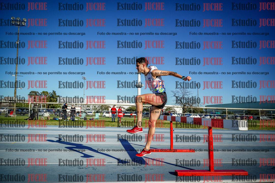 Fotos de los 3000 m con obstáculos de varones