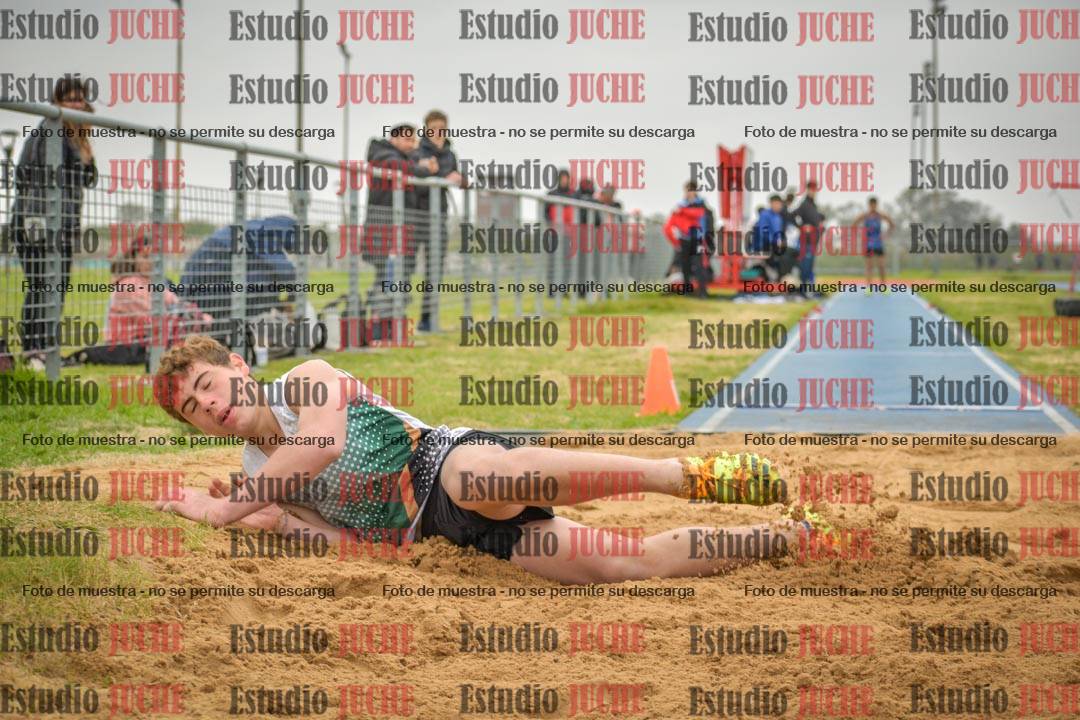 Fotos del salto en largo de varones - U18