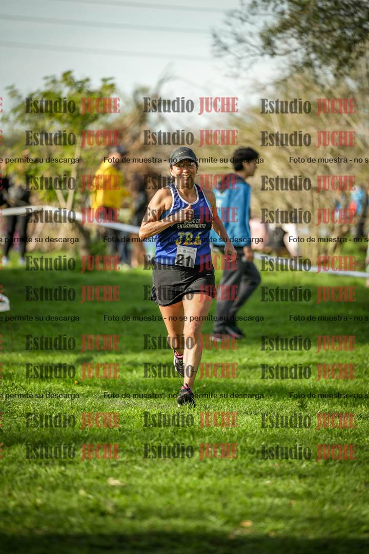 Fotos de la llegada del cross de 4000 m - mujeres