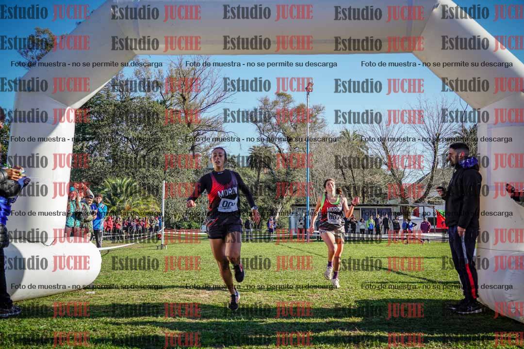 Fotos de la llegada del cross de 4000 m - mujeres