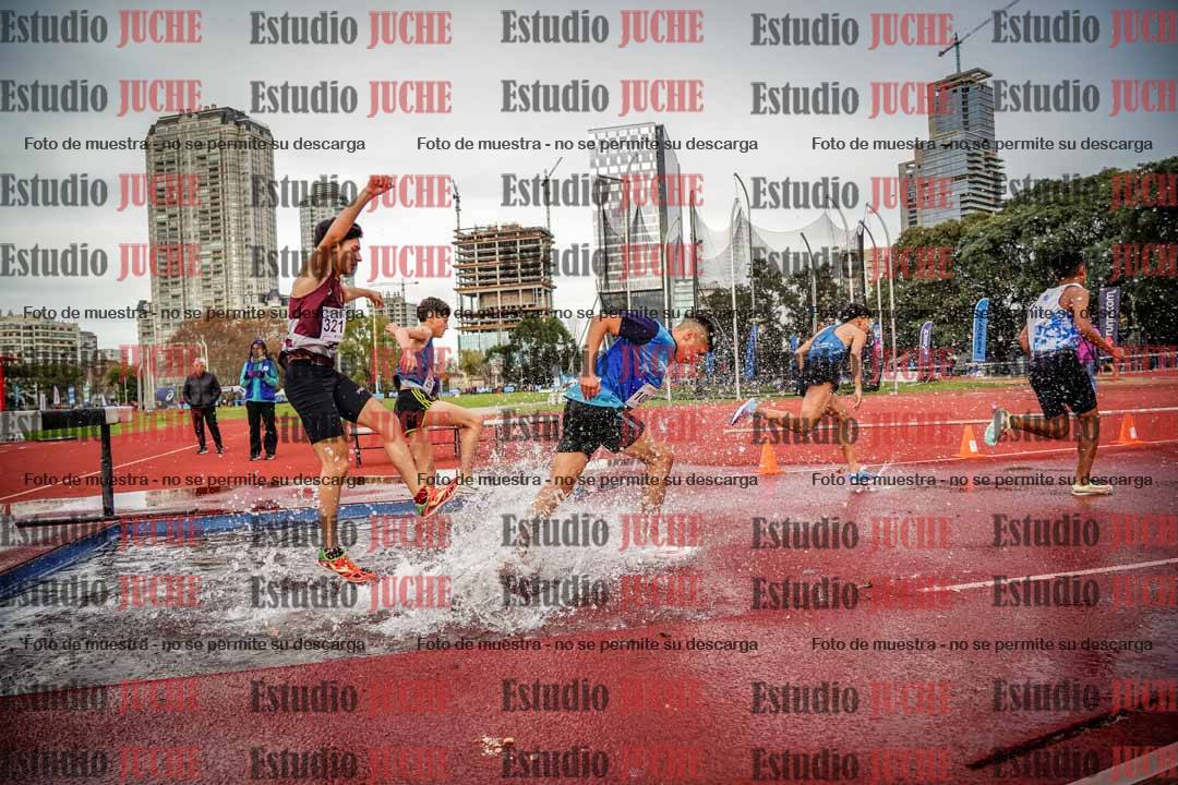 Fotos de los 2000 m con obstáculos de varones
