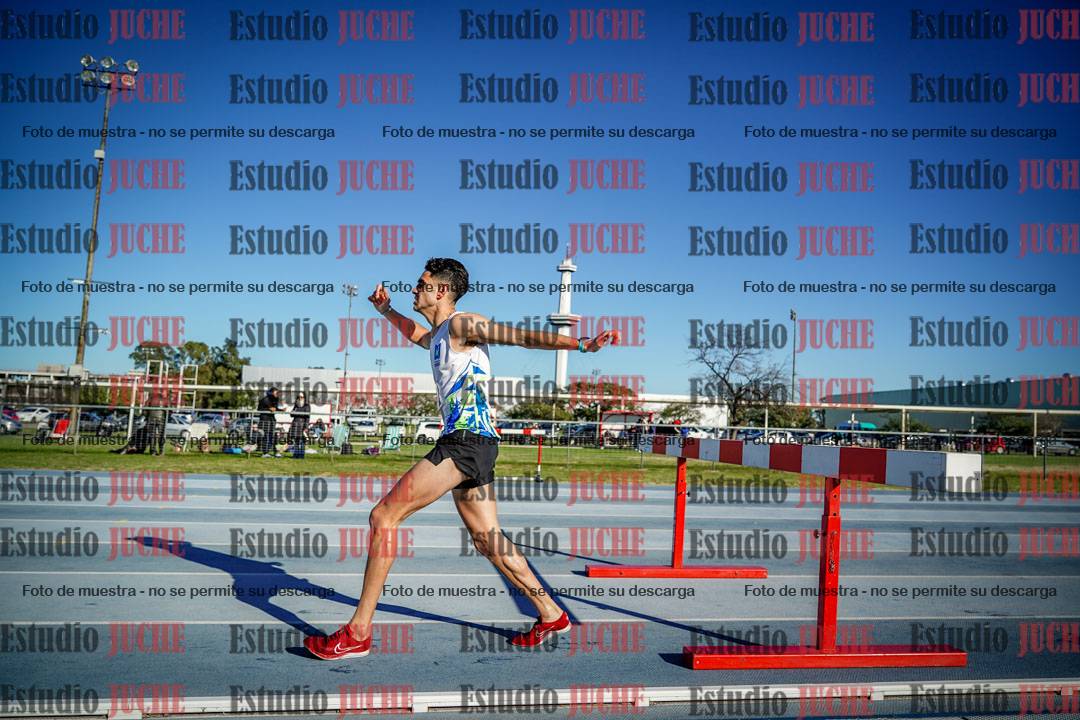 Fotos de los 3000 m con obstáculos de varones