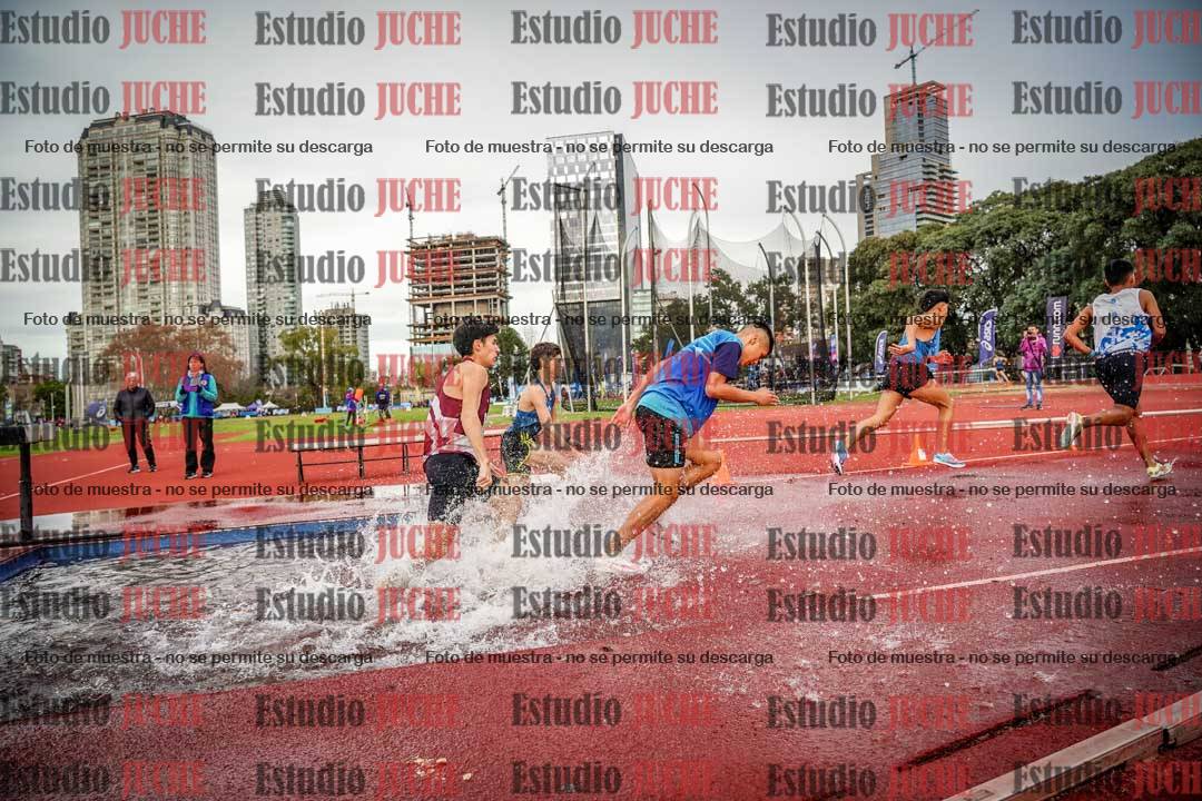 Fotos de los 2000 m con obstáculos de varones