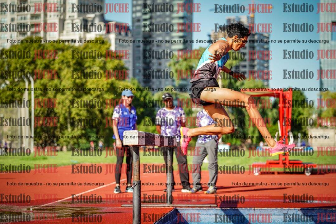 Fotos de los 3000 m con obstáculos de varones