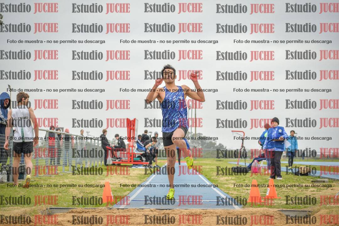 Fotos del salto en largo de varones - U18