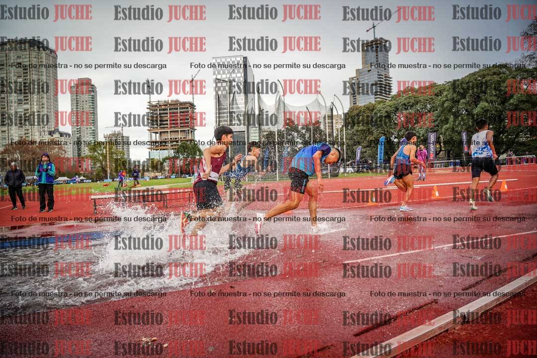 Fotos de los 2000 m con obstáculos de varones