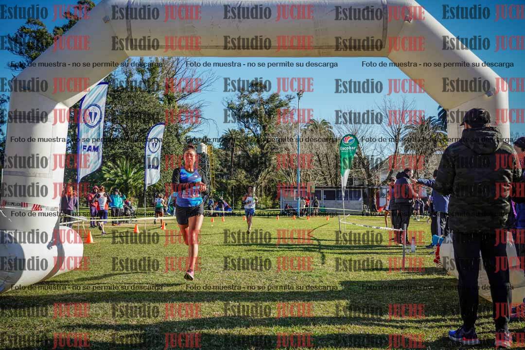 Fotos de la llegada del cross de 4000 m - mujeres