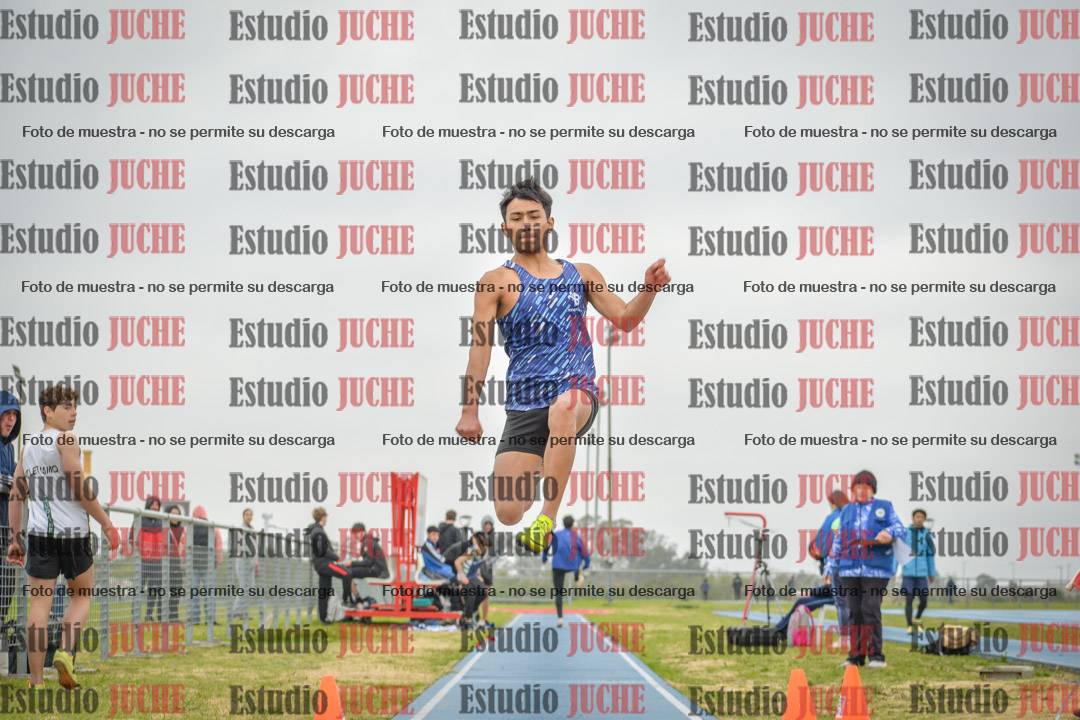 Fotos del salto en largo de varones - U18