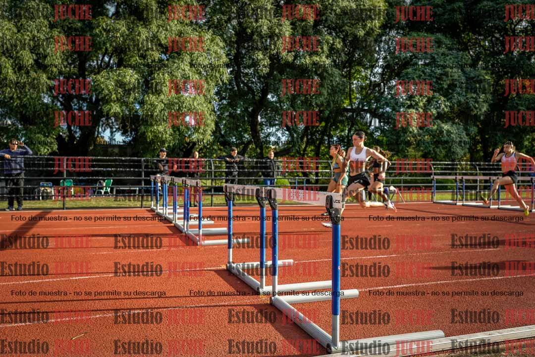 Fotos de los 100 m con vallas de mujeres