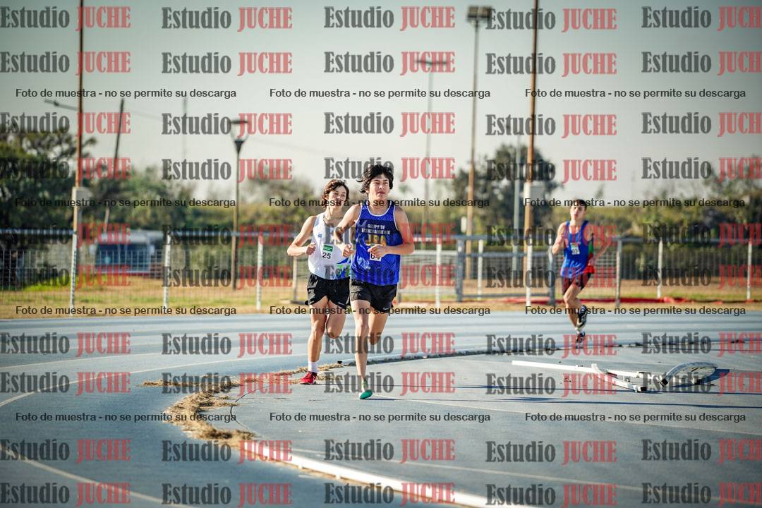 Fotos de los 2000 m con obstáculos de varones