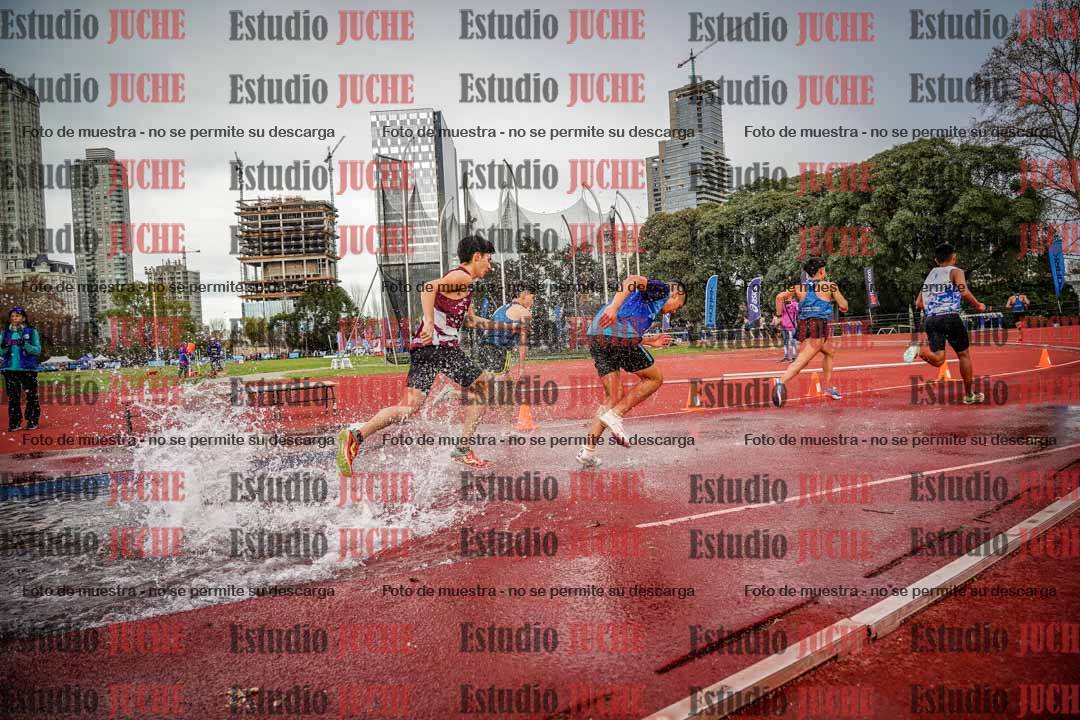 Fotos de los 2000 m con obstáculos de varones