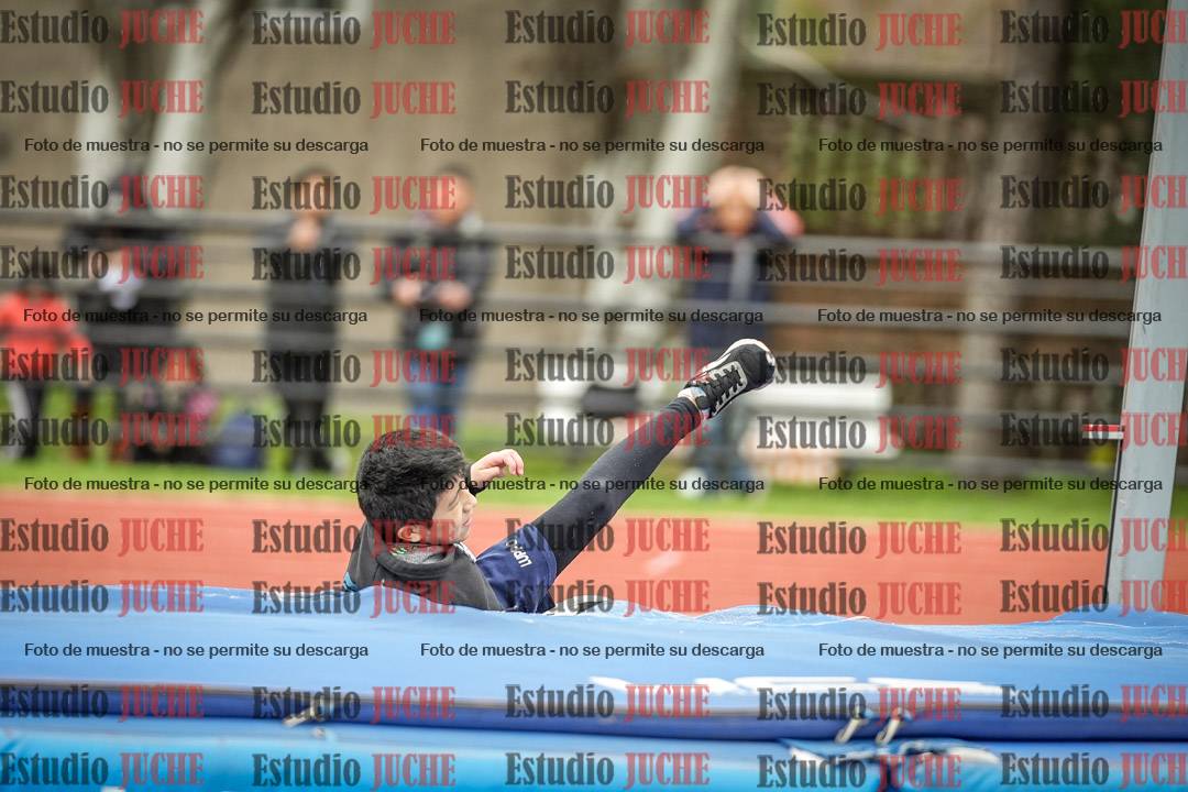 Fotos del salto en alto de mujeres y varones - todos los grupos