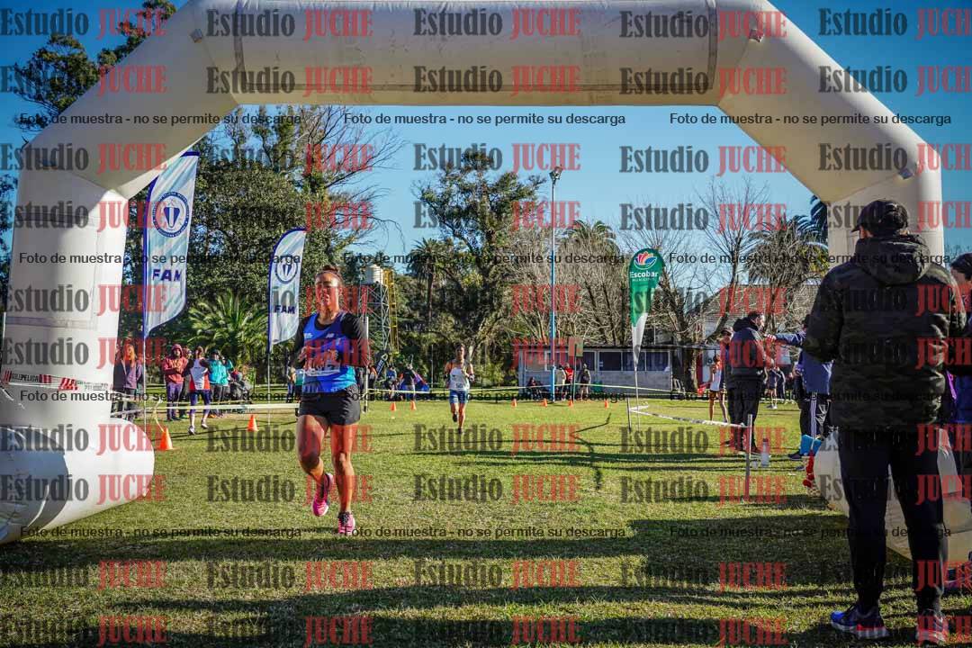 Fotos de la llegada del cross de 4000 m - mujeres