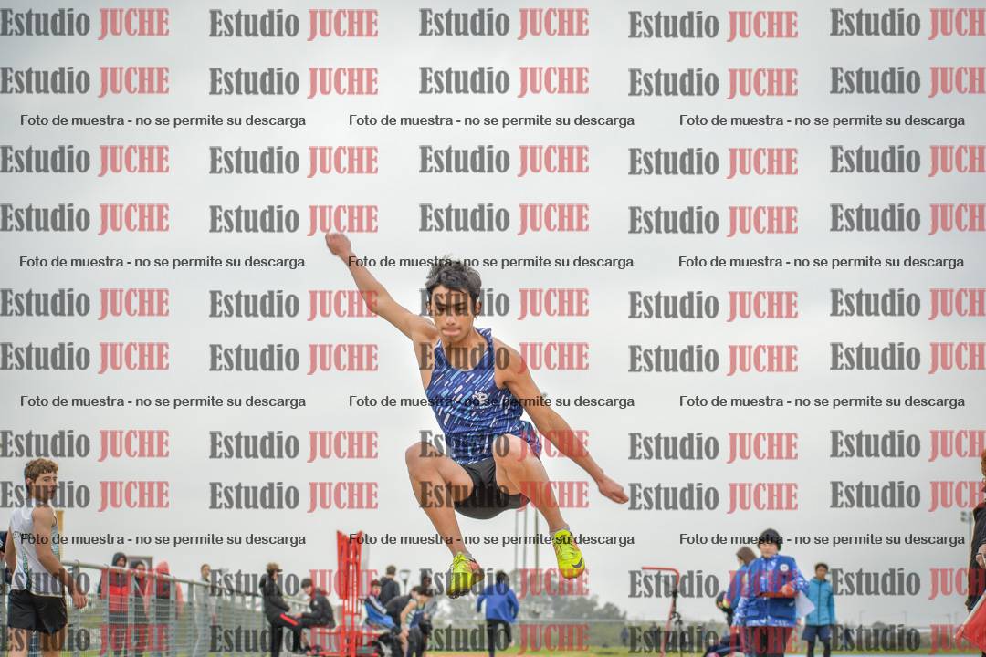 Fotos del salto en largo de varones - U18