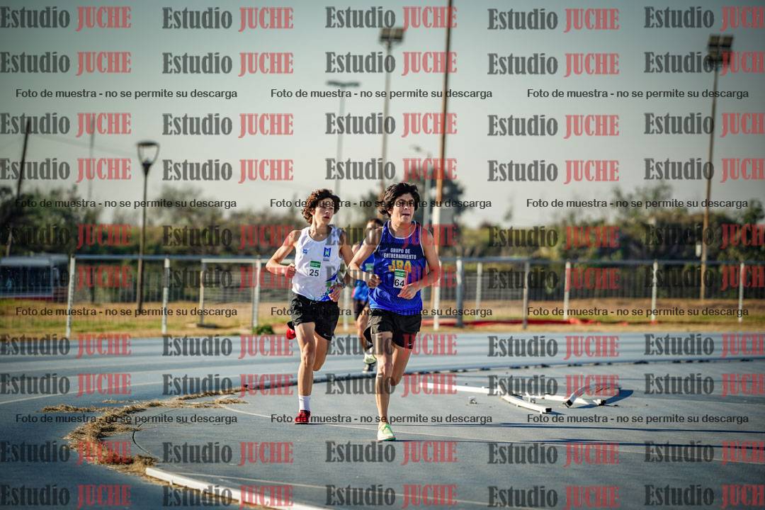 Fotos de los 2000 m con obstáculos de varones