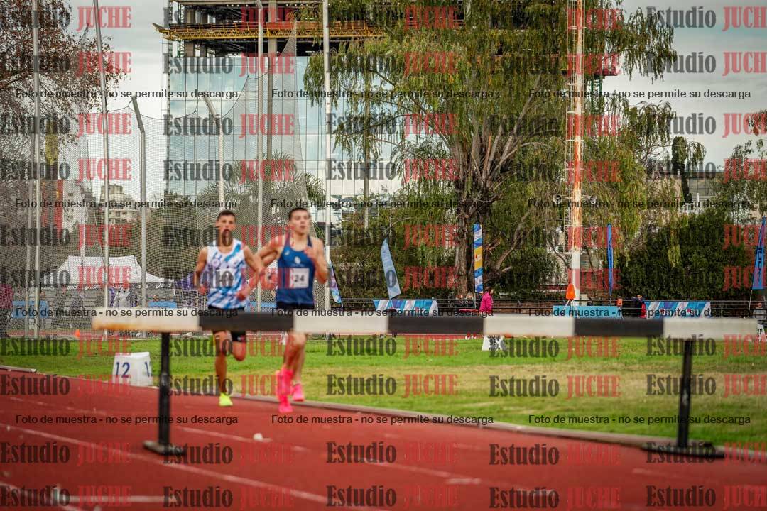 Fotos de los 2000 m con obstáculos de varones