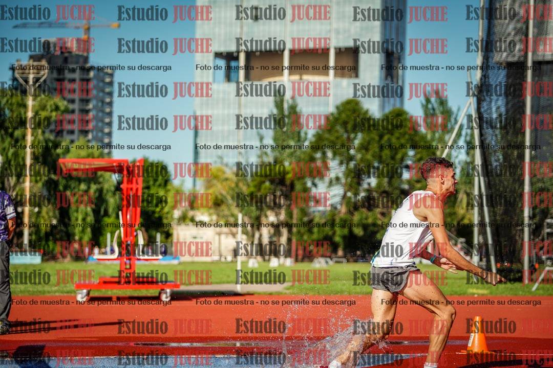 Fotos de los 3000 m con obstáculos de varones