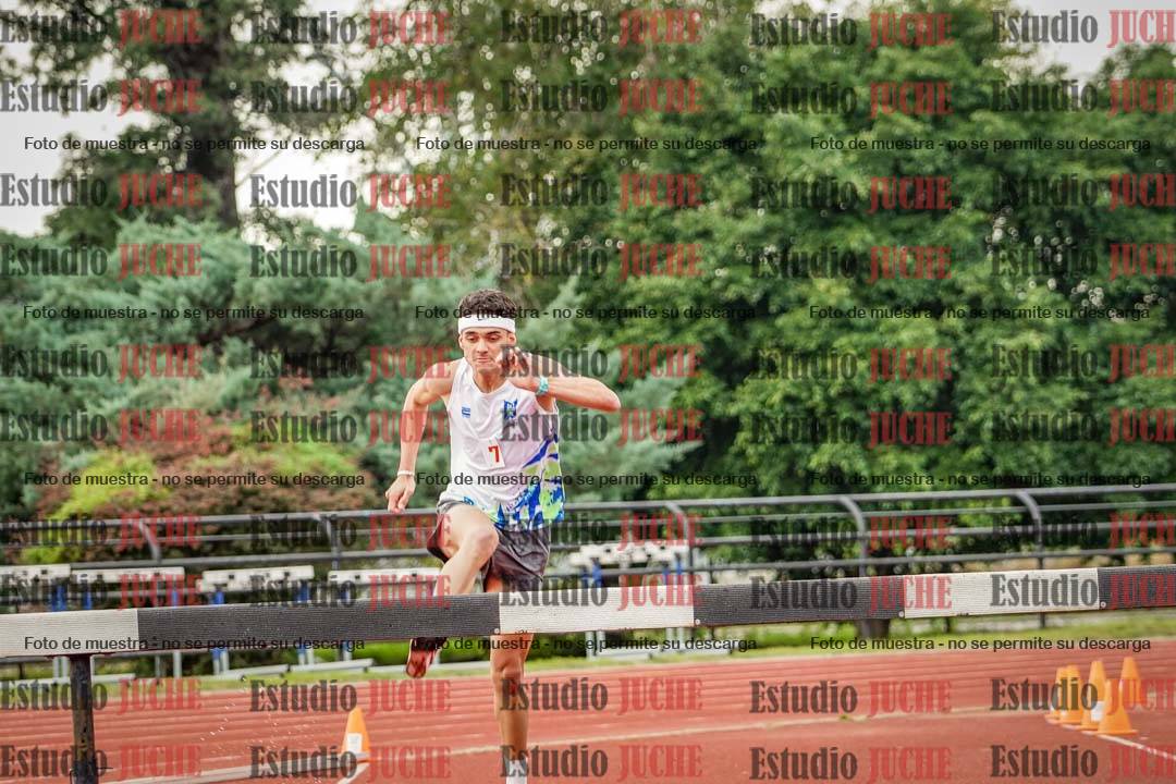 Fotos de los 3000 m con obstáculos de varones