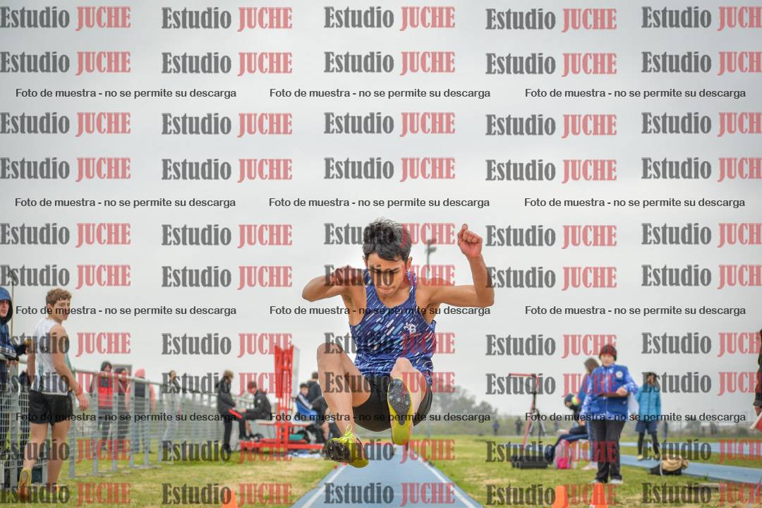 Fotos del salto en largo de varones - U18