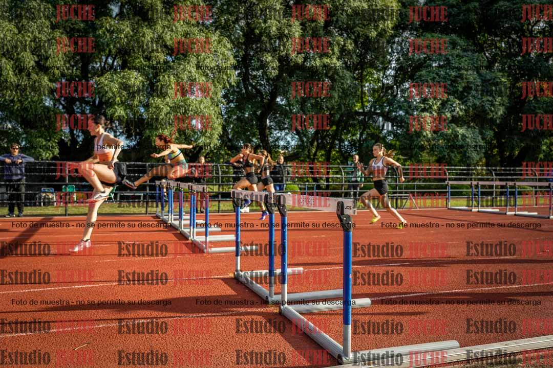 Fotos de los 100 m con vallas de mujeres