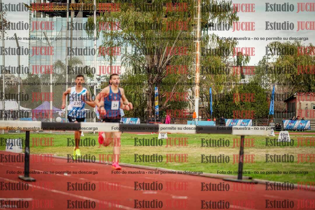 Fotos de los 2000 m con obstáculos de varones