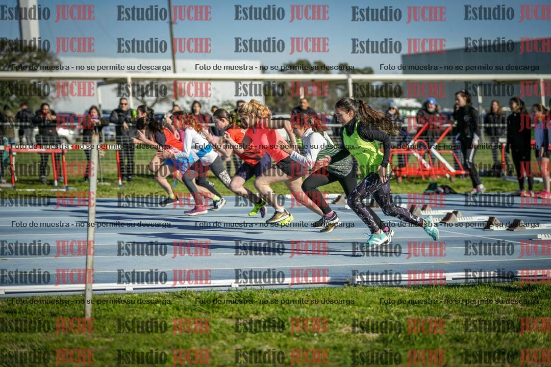 Fotos de los 80 m llanos de mujeres - U14