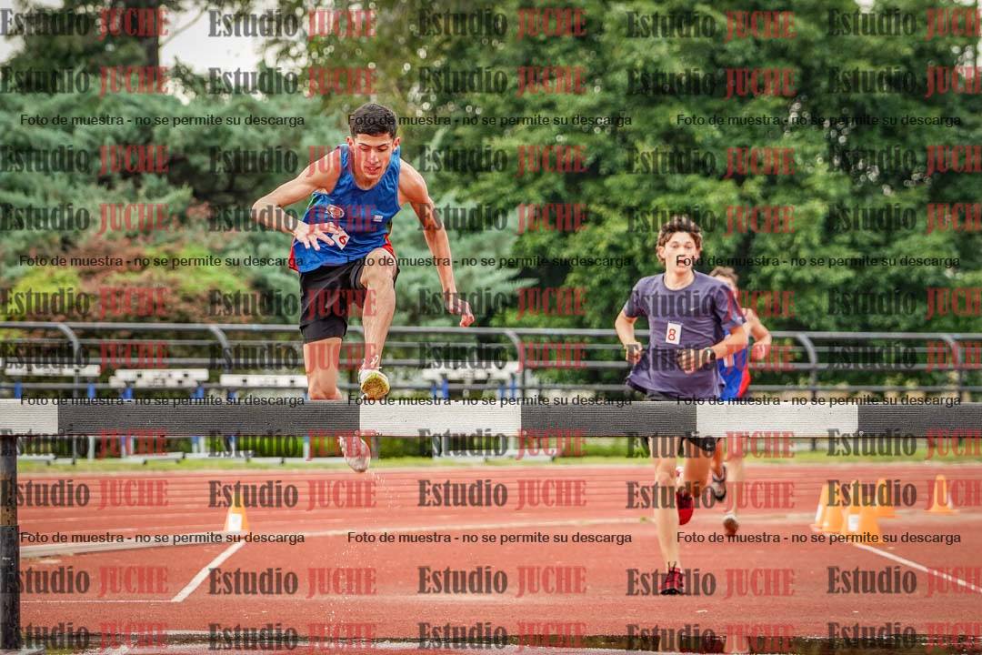 Fotos de los 3000 m con obstáculos de varones