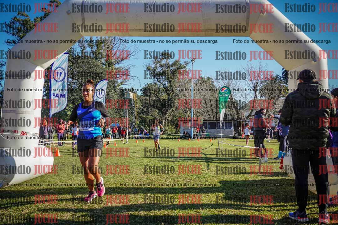 Fotos de la llegada del cross de 4000 m - mujeres