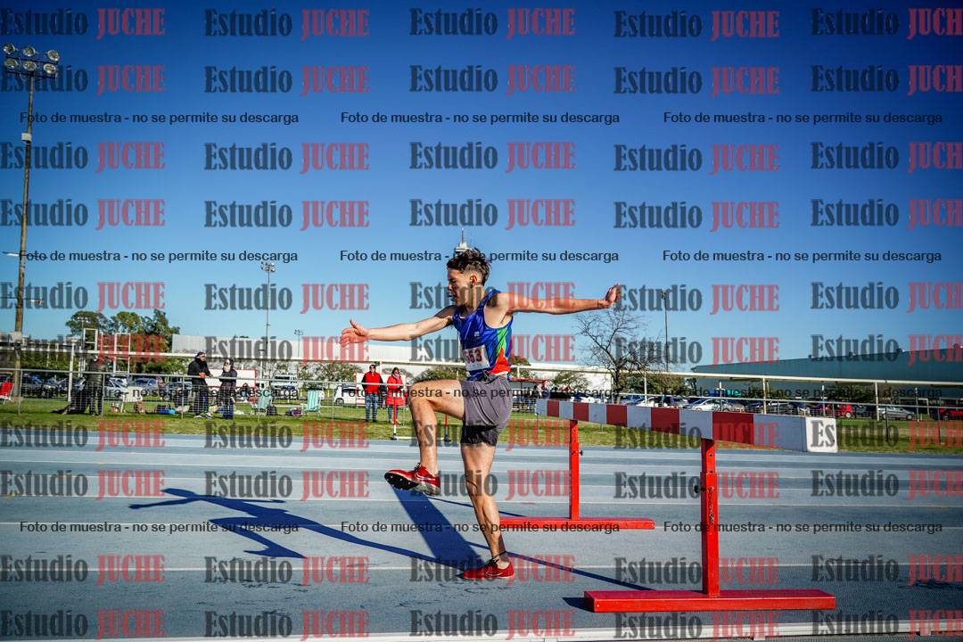 Fotos de los 3000 m con obstáculos de varones