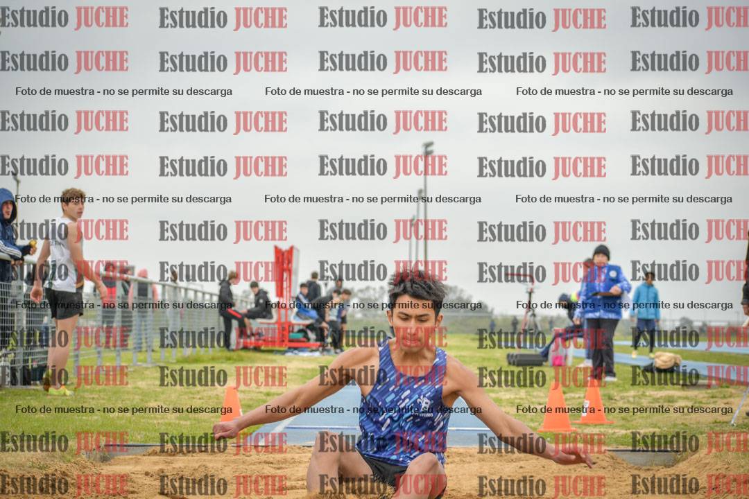 Fotos del salto en largo de varones - U18