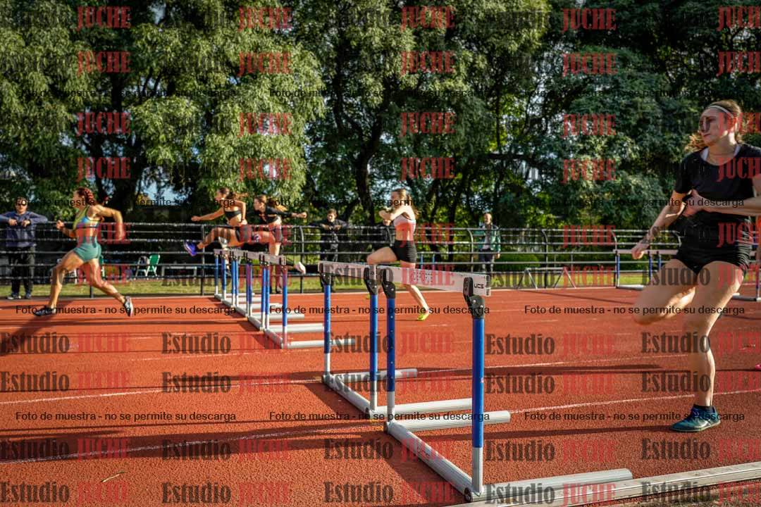 Fotos de los 100 m con vallas de mujeres