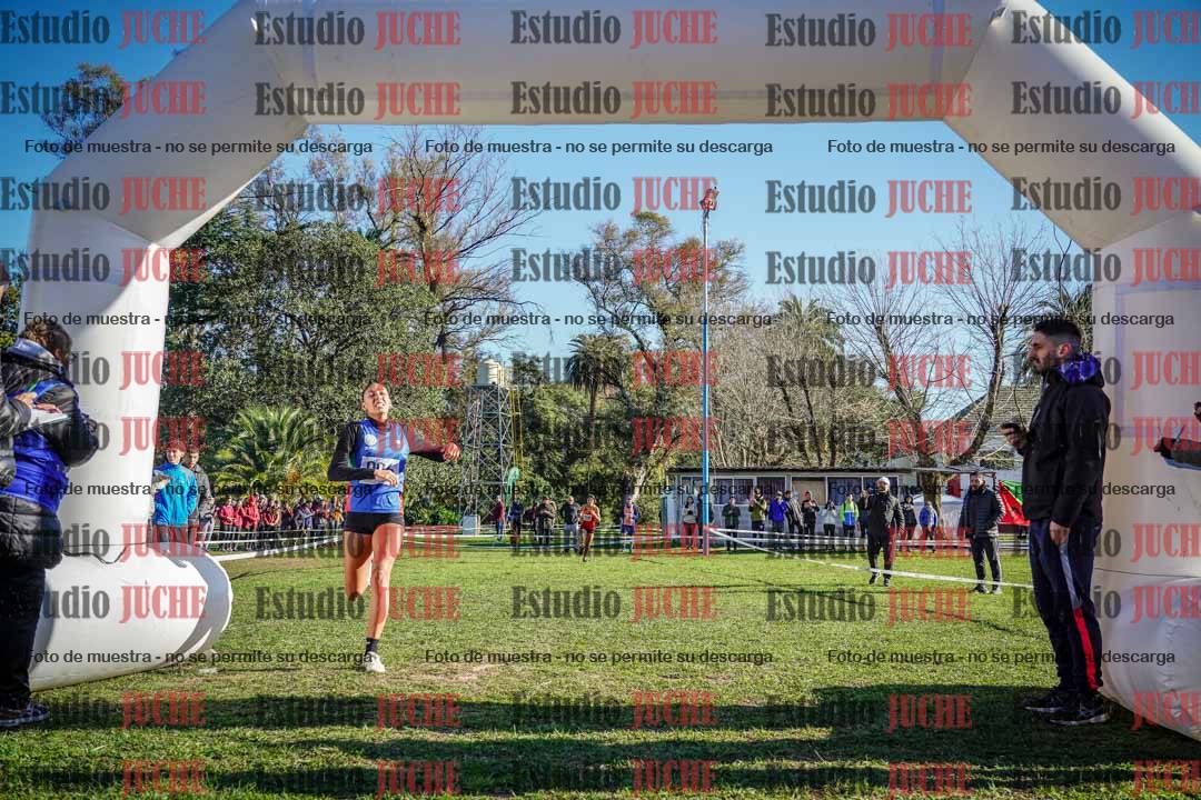 Fotos de la llegada del cross de 4000 m - mujeres