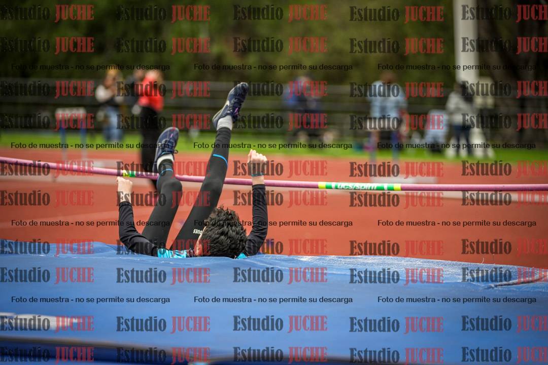 Fotos del salto en alto de mujeres y varones - todos los grupos