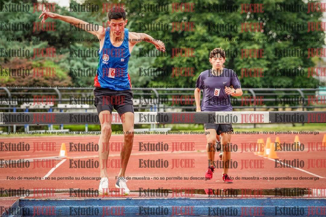 Fotos de los 3000 m con obstáculos de varones