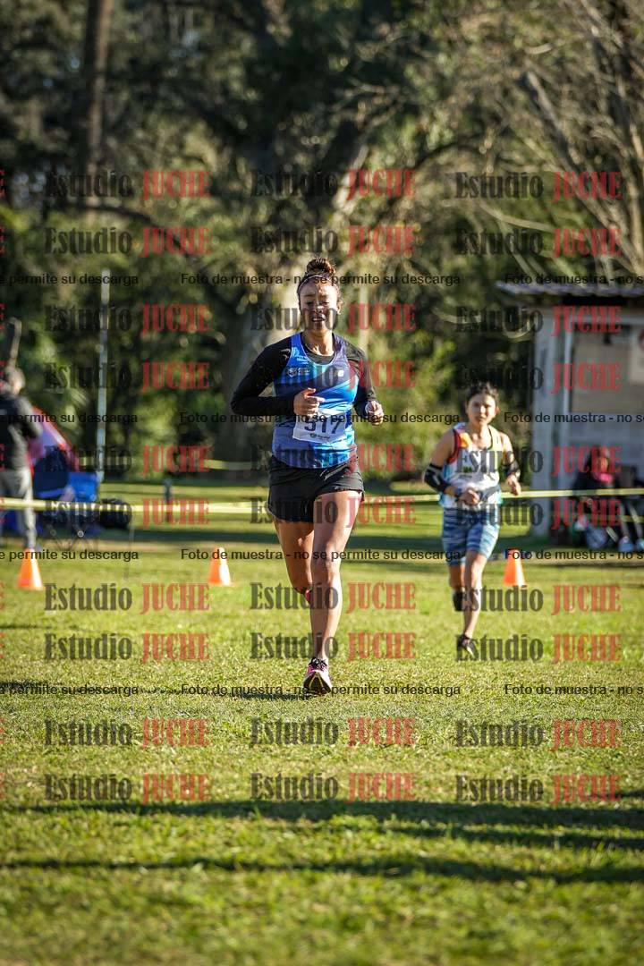 Fotos de la llegada del cross de 4000 m - mujeres