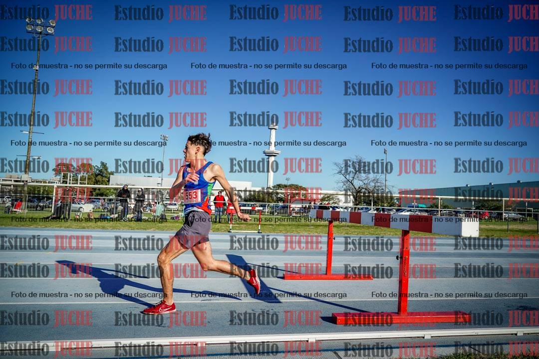Fotos de los 3000 m con obstáculos de varones