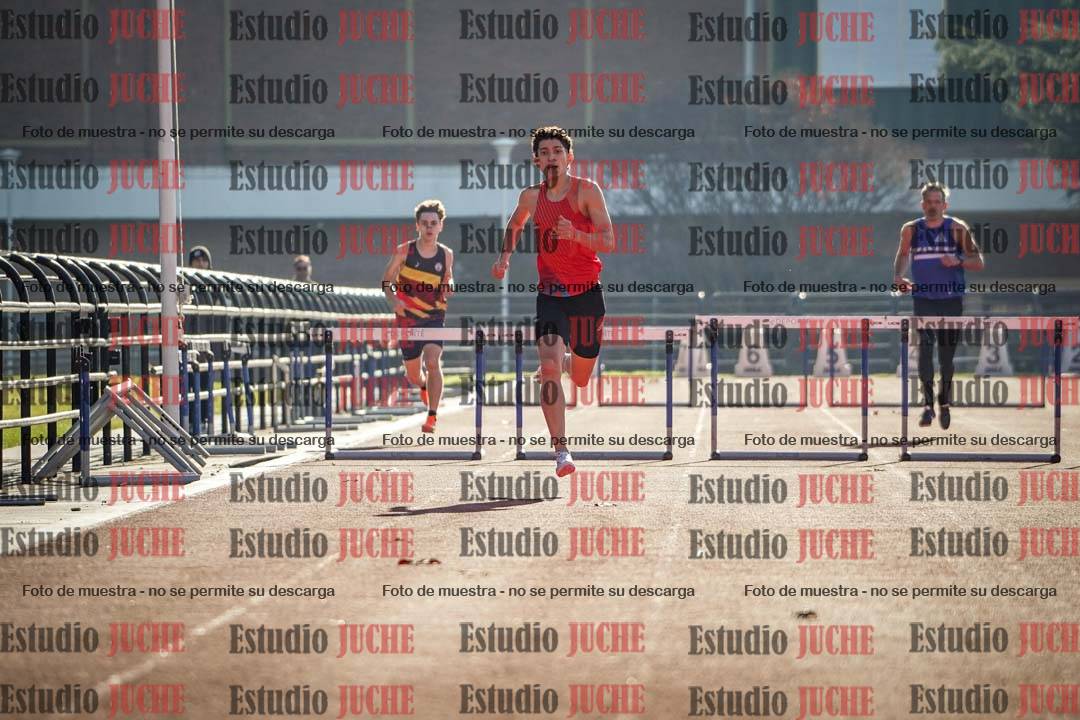 Fotos de los 400 m con vallas de varones