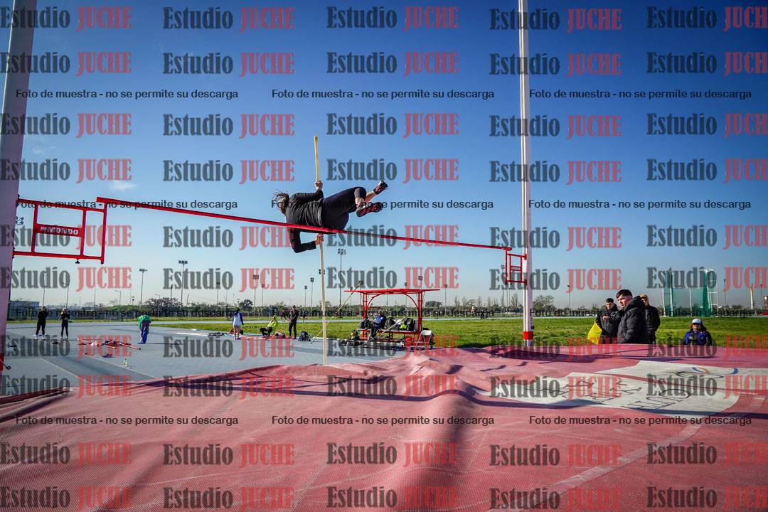 Fotos del salto con garrocha de mujeres y varones