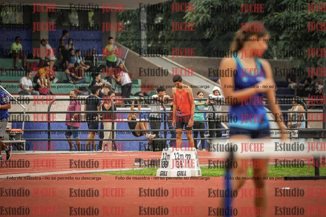 Fotos de los 400 m con vallas de varones