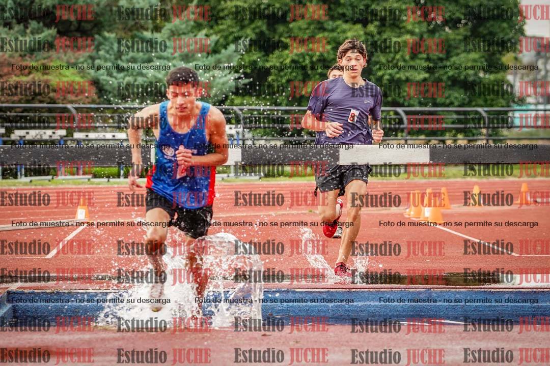 Fotos de los 3000 m con obstáculos de varones