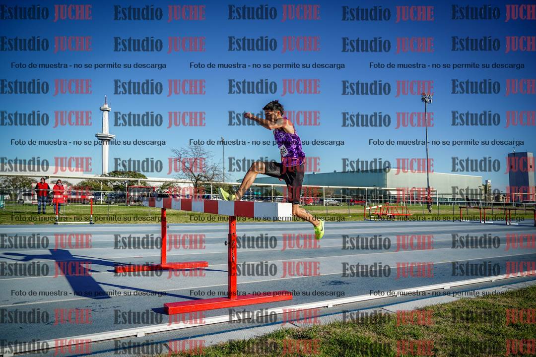 Fotos de los 3000 m con obstáculos de varones