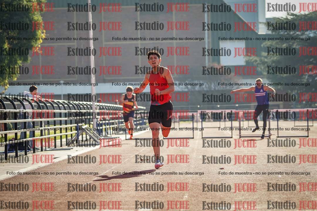 Fotos de los 400 m con vallas de varones