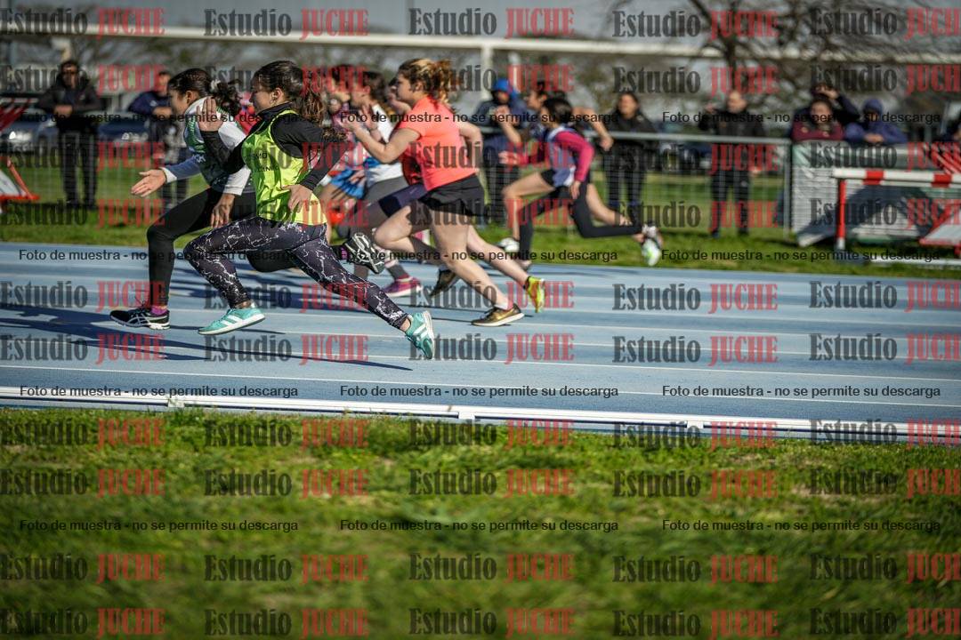 Fotos de los 80 m llanos de mujeres - U14