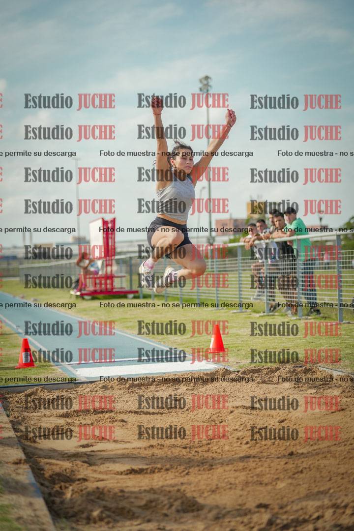 Fotos del salto en largo de mujeres