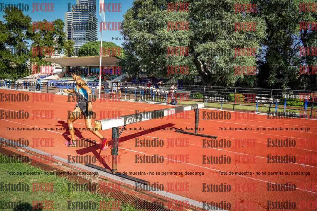Fotos de los 3000 m con obstáculos de varones