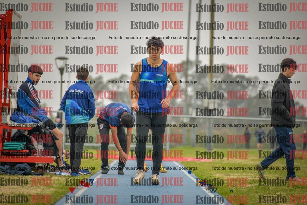 Fotos del salto en largo de varones - U18
