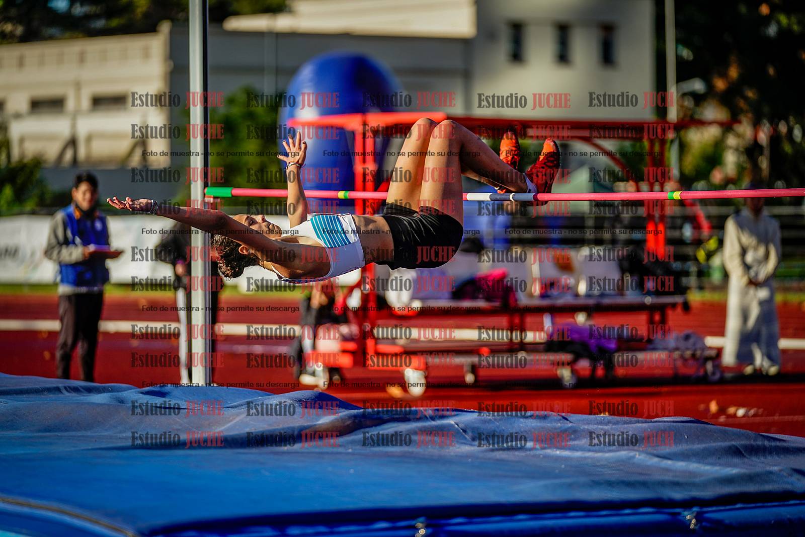 Fotos del salto en alto de mujeres