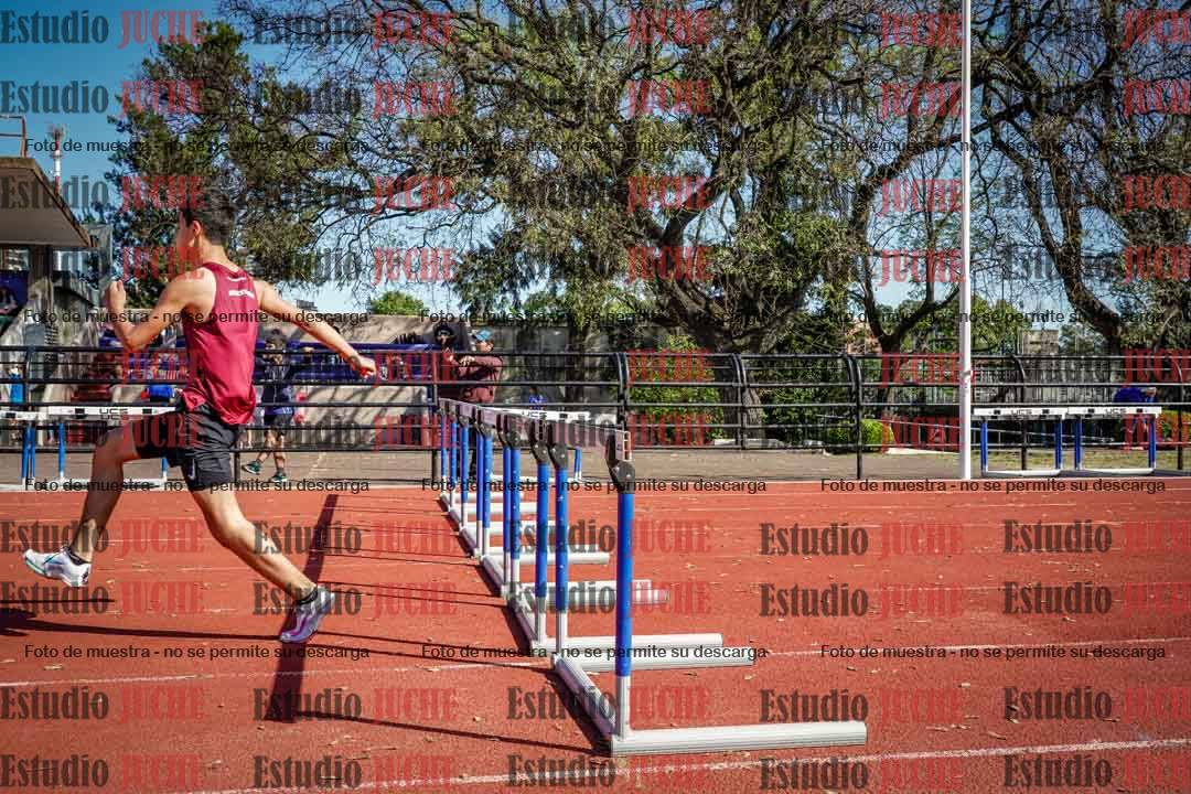 Fotos de los 295 m con vallas de varones